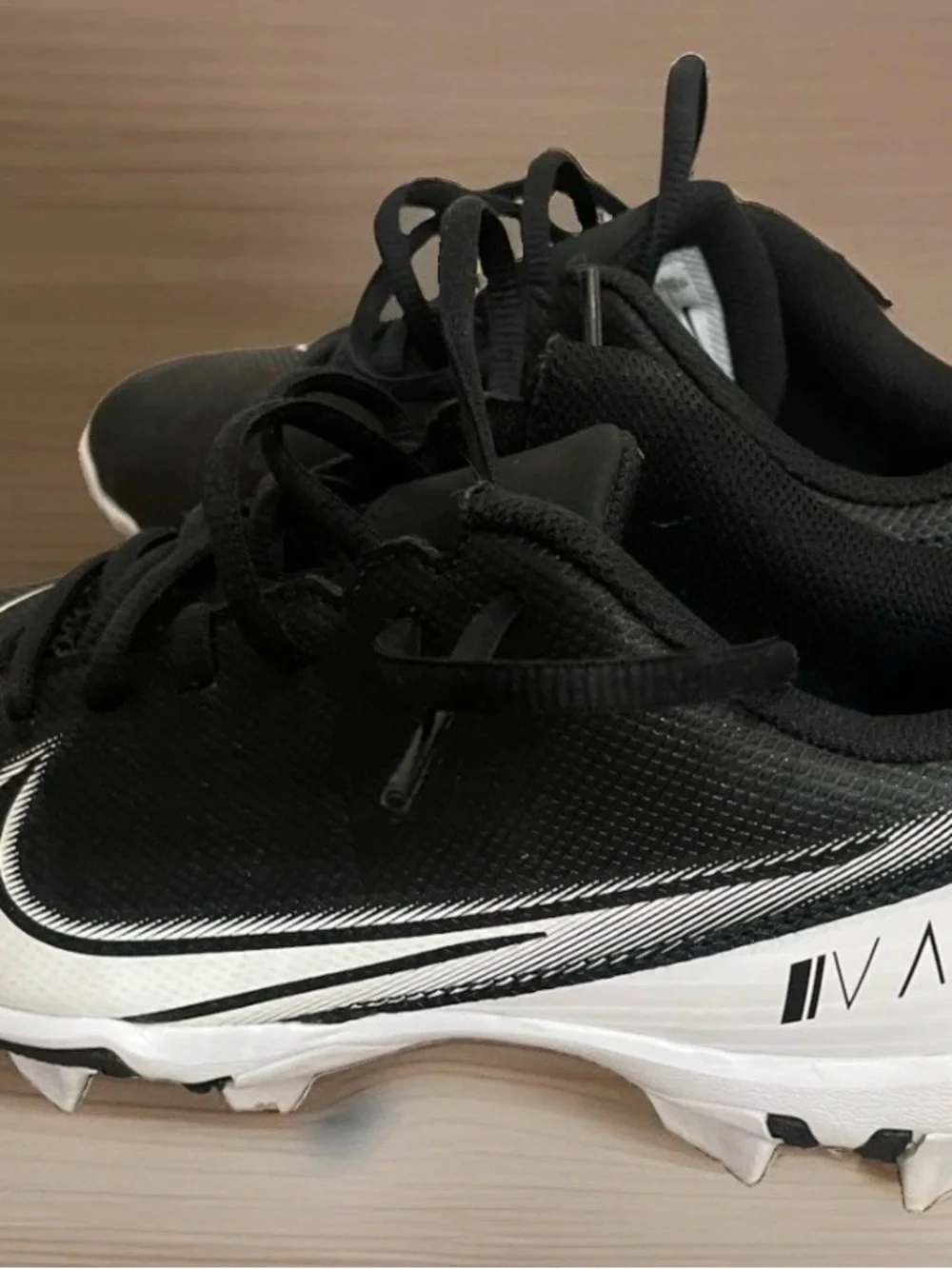 Nike Vapor Cleats Fastflex,Boys Size 5.5 Y Black& White CD0077-001
